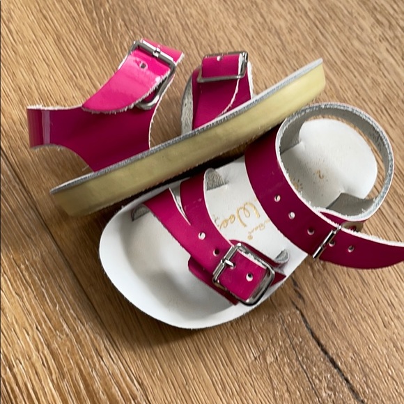 Sea Wees Saltwater Sandals - Size 2 - Picture 5 of 7